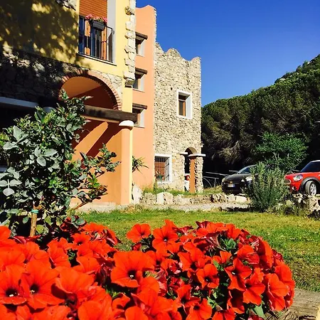 Scala San Giorgio Hotel Osini